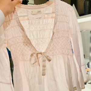 Odd molly blus - Fin tröja från odd Molly🌟 Säljer pga kommer inte till användning, är osäker på storleken men skulle säga att det är xs/S