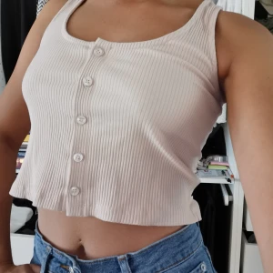 Topp - Topp från NAKD💕 superfin i storlek S. Säljer denna för 200. Frakt ingår 💗