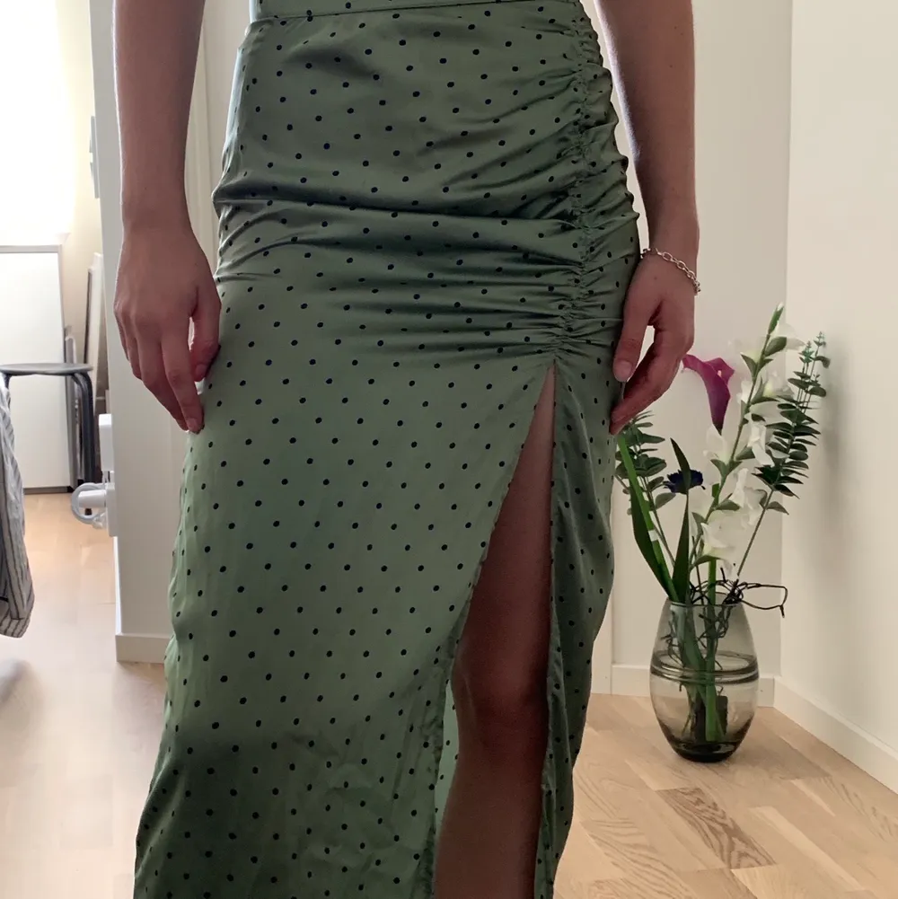 Prickig grön kjol från Zara, strl XS!! Ja e 1,68. Kjolar.