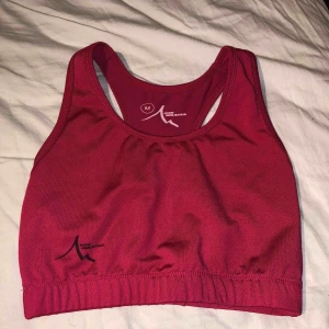  -   Nästan ny high mountain sport bh.  (Vid köp av flera bh-ar blir det paketpris!)