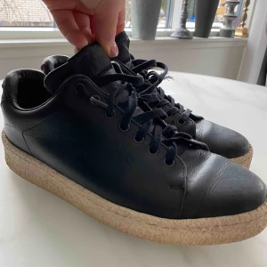  - EYTYS SVARTA STORLEK 40