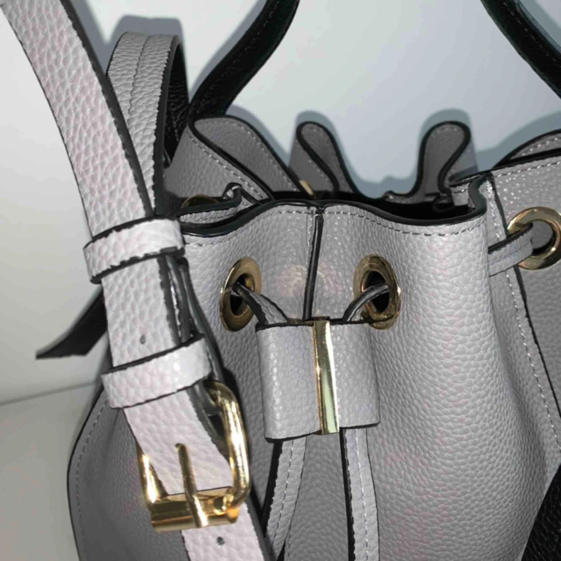 Grå rymlig väska - 91