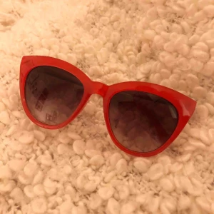  - Tuffa solglasögon som jag säljer pga att jag ej använder så ofta:( Frakt ingår ej