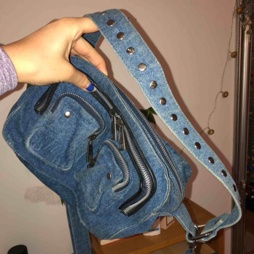 Väska från nunoo i jeans material | Plick Second Hand