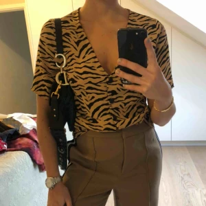  - Fin topp från H&M, sparsamt använd! Möts upp eller fraktar (42kr) 😃