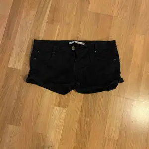 Svarta korta jeans 