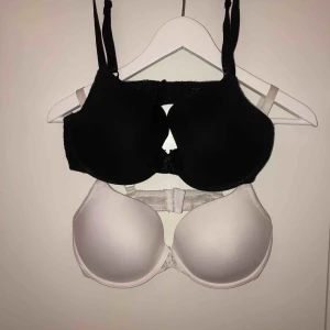  - Två fina BHar säljes tillsammans då jag köpt fel strl.  Använda en gång så de är så gott som nya! Kan fraktas 🚚  Säljes INTE var för sig 
