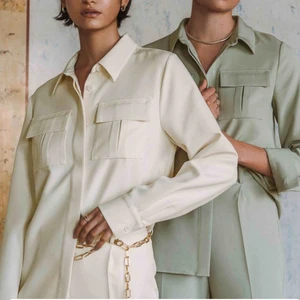  - Helt ny nakd tröja (den gröna på första bilden) , köpt för 500kr Storlek 34/xs 