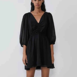  - Söt klänning från zara med prickigt tyg😊😊👍🏼