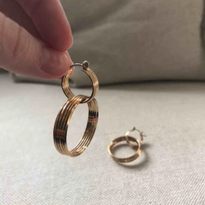  - Örhängen från NA-KD. Använda men i mycket gott skick! 