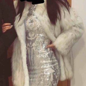  - Jacka av vit äkta kaninpäls 