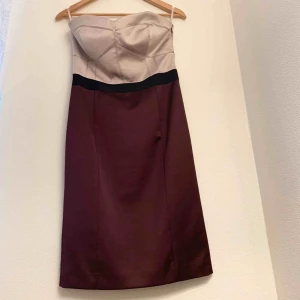  - Coast dress in almost new condition. Size 10.  Price: 300 kr