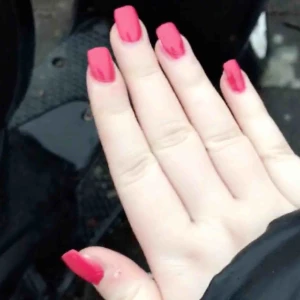  - Har PRECIS börjat göra naglar så behöver nån att öva på:) kommer bara kosta dig 99kr och lite mer om du vill ha diamanter osv vilket mest är för materialet. Skriv för mer info😊 Finns i Lerum