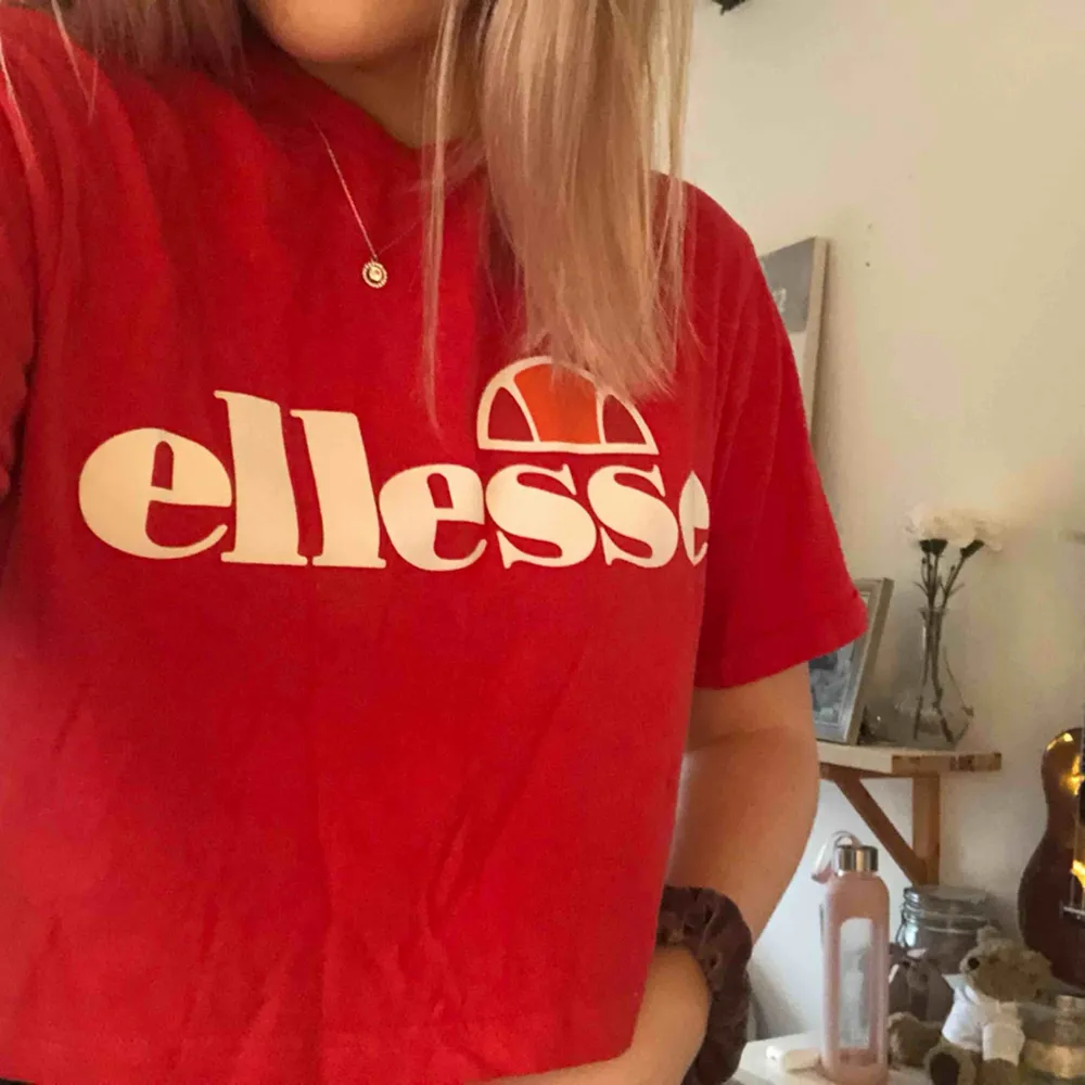 Snygg tisha från Ellesse, köpt på Nelly. T-shirts.