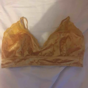  - En bekväm bh från monki, bara provad. Kan mötas upp i centrala Stockholm annars står köparen för frakt 