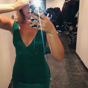  - Snygg klänning som kan användas till bal eller andra tillställningar. Använt 1 gång på en avslutningsmiddag 💓