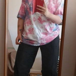 Oversized tiedye-tshirt  - Köpare står för frakt 