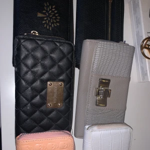 Plånböcker/clutch - 6 stycken plånböcker i fint skick! Skriv vid intresse vid frågor eller mer bilder!❤️ 100kr st