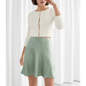 & other stories pastell kjol  - Satin Mini Skirt från & other stories. Helt oanvänd, köpt förra veckan! Slutsåld på hemsidan. Inklusive frakt!