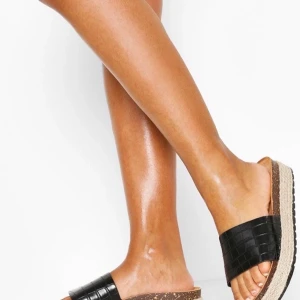 BOOHOO - Sandaler med platå, endast testade. 