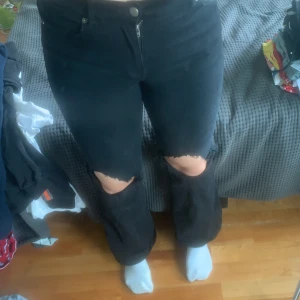Boot cut jeans från Dr. Denim - Jag säljer mina Dr Denim jeans som jag köpte från salt i mos eftersom att bootcut inte är min grej längre🙈 (originalpris: 500kr) möter upp ifall ni bor nära!!