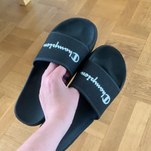 Champion tofflor - Perfekt till sommaren! Passar storlek 38❤️