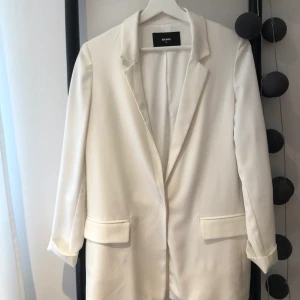 Blazer från Bik Bok - En blazer från Bik Bok, knappt använd. Storlek XS. Köparen står för frakten.