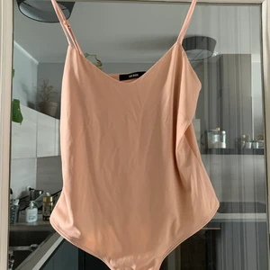 Body från Bikbok  - Säljer en fin body i storlek M från Bikbok 