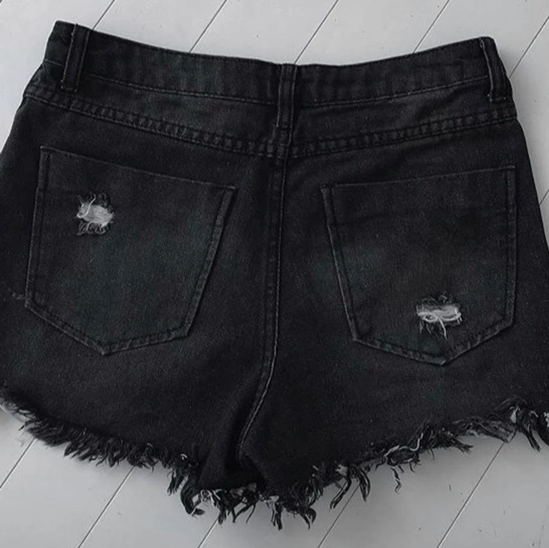 Grå svarta shorts - 90