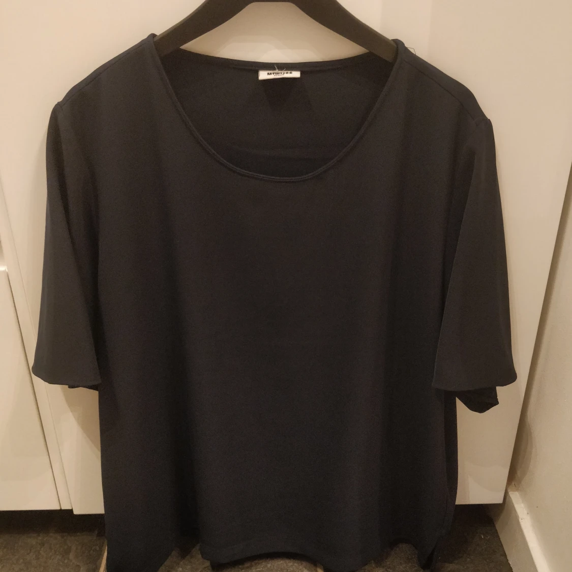 Mörkblå oversize topp från Weekday - 90