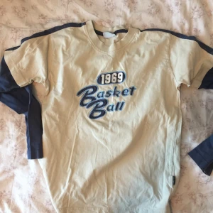 Basket ball långärmad vintage  - Bud på 100kr ink frakt❤️