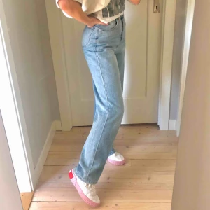  - ascoola puma cali wn’s !!! supertrendiga och perfekta till sommaren !! använda ett fåtal gånger men är tyvärr tvungen att sälja då de är i fel storlek (köpta för 800kr)