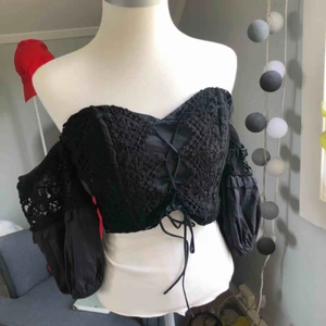  - Superfin off shoulder tröja från Fashion Nova. Köpt för några år sedan men aldrig använd.