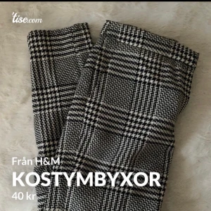 Kostymbxyor - Riktigt fina kostymbyxor från H&M som endast är använda fåtal gånger så i väldigt bra skick! I storlek XS. Frakt tillkommer och betalning sker via swish💓 Skicka ett meddelande om du har några frågor, vill diskutera pris eller om du vill ha fler bilder🤩🤩