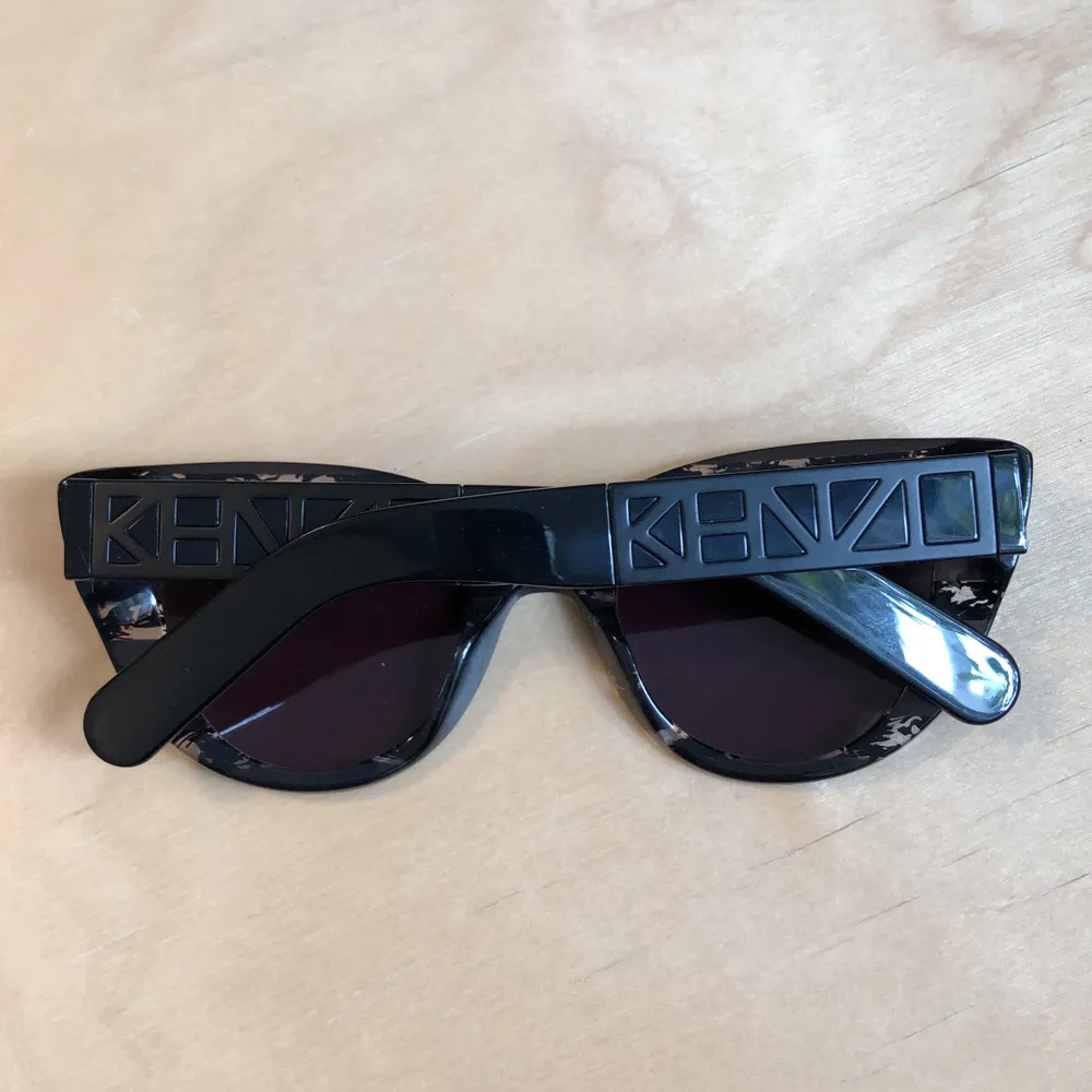 Kenzo sunglasses, perfect conditions. Shipping included . Accessoarer.