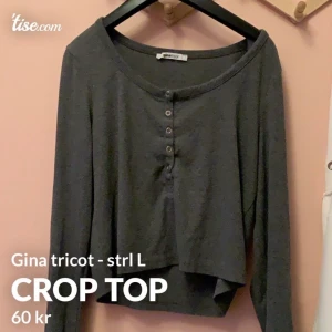 Crop top - En grå croptop från gina tricot i storlek L, passar även någon med storlek M. Pris kan diskuteras