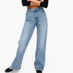 Högsta bud: 380kr med frakt 💜 Säljer min Monki jeans, modell Yoko i storlek 27, eftersom de är för stora för mig. Skriv för bilder 💕 jag kan också tänka mig göra en byte med storlek 24/25. Köparen står för frakt! 