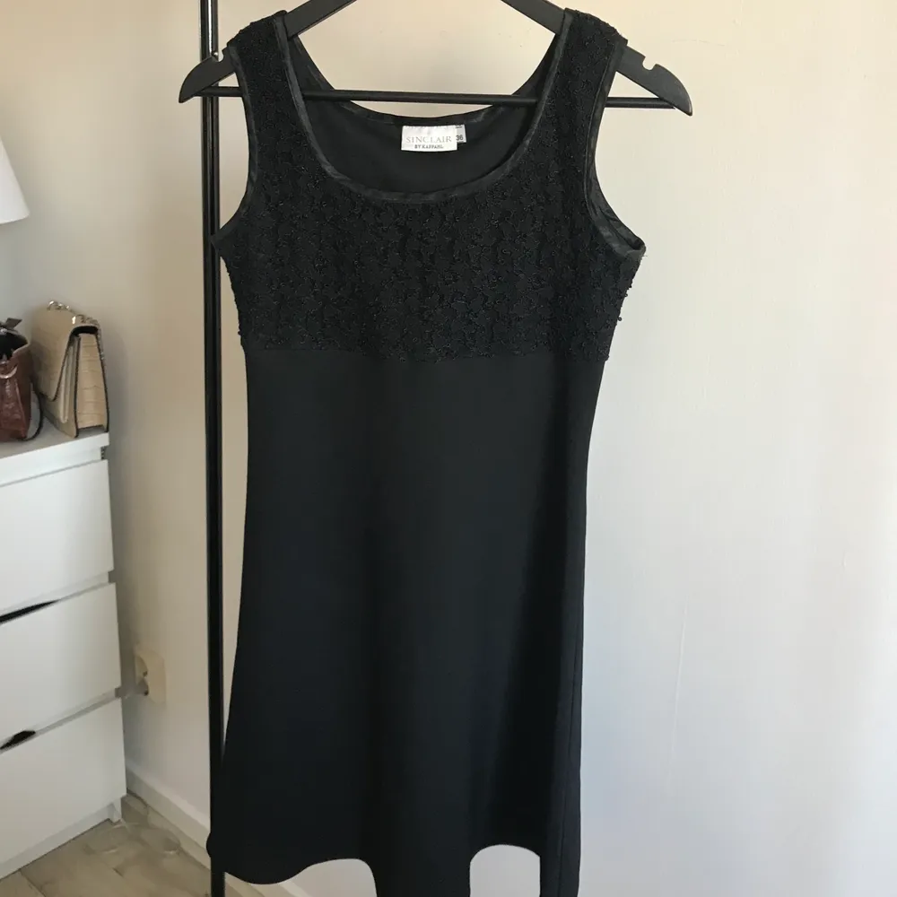 Fin svart klänning från Kappahl i storlek 36. Klänningar.