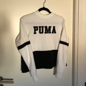 Puma collagetröja - Världens skönaste collagetröja från puma som är lite högre i halsen. Väldigt väldigt fin tröja som tyvärr inte kommer till användning. Använd 1 gång. 