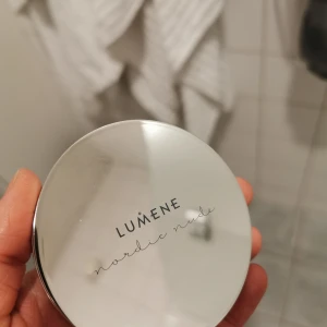 Lumene puder  - Oanvändt, bara tagit lite o testat. Se färg på bilderna. 
