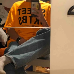  - Finfin orange t-shirt!💥 använd fåtal gånger! Gott skick :) står XL i tröjan men skulle säga L   Möts upp i Stockholm, köparen står annars för frakt📦 