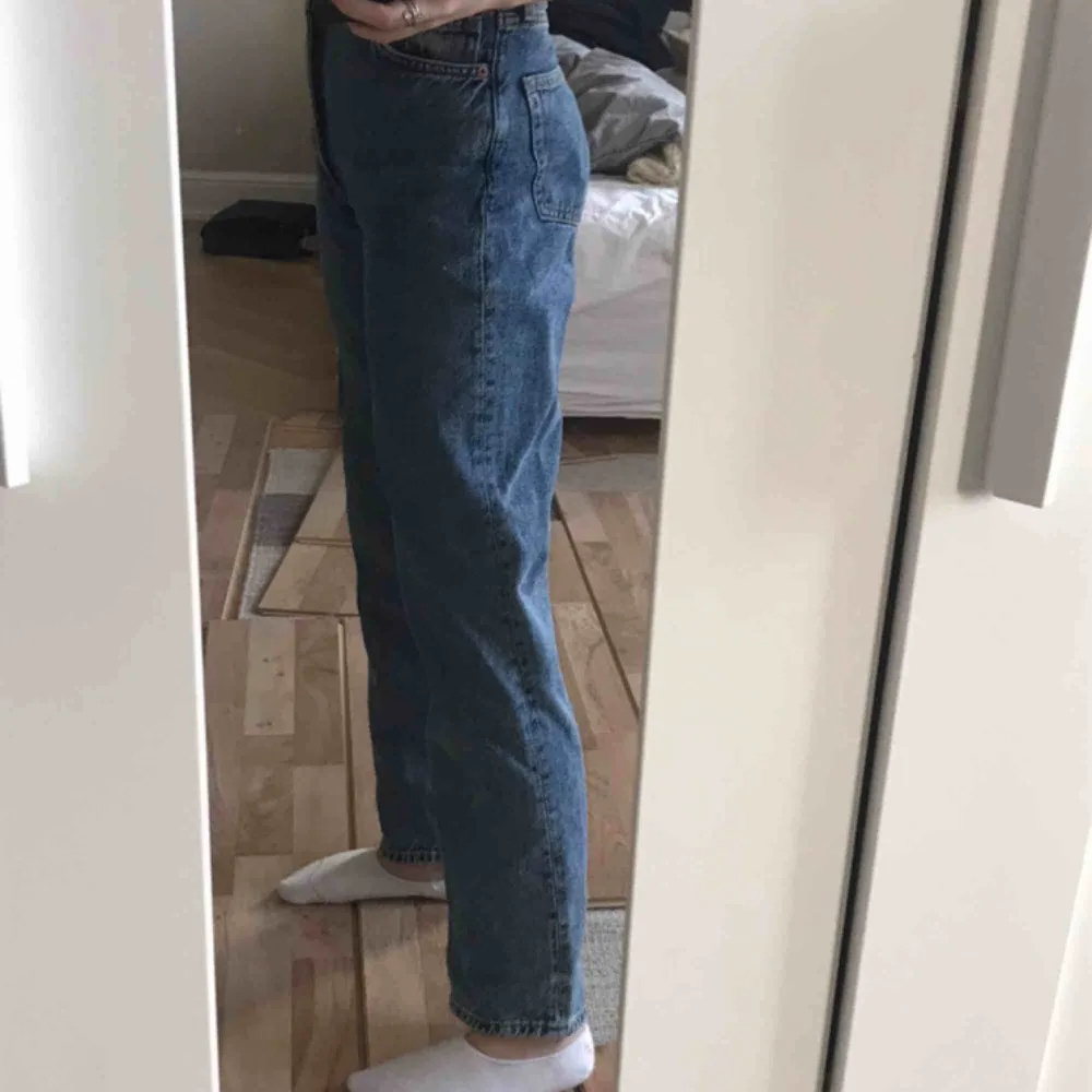 As snygga jeans ifrån monki. Säljes då dom är för stora för mig.. Jeans & Byxor.