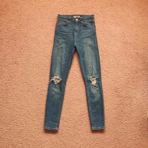  - Tighta ankle length jeans. Använda, bra skick! Fram tillkommer 