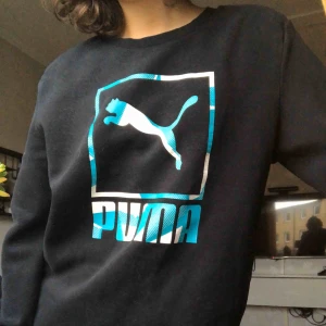  - Tröja från Puma. Köpt begagnad men i fint skick! Katt finns i hemmet! 