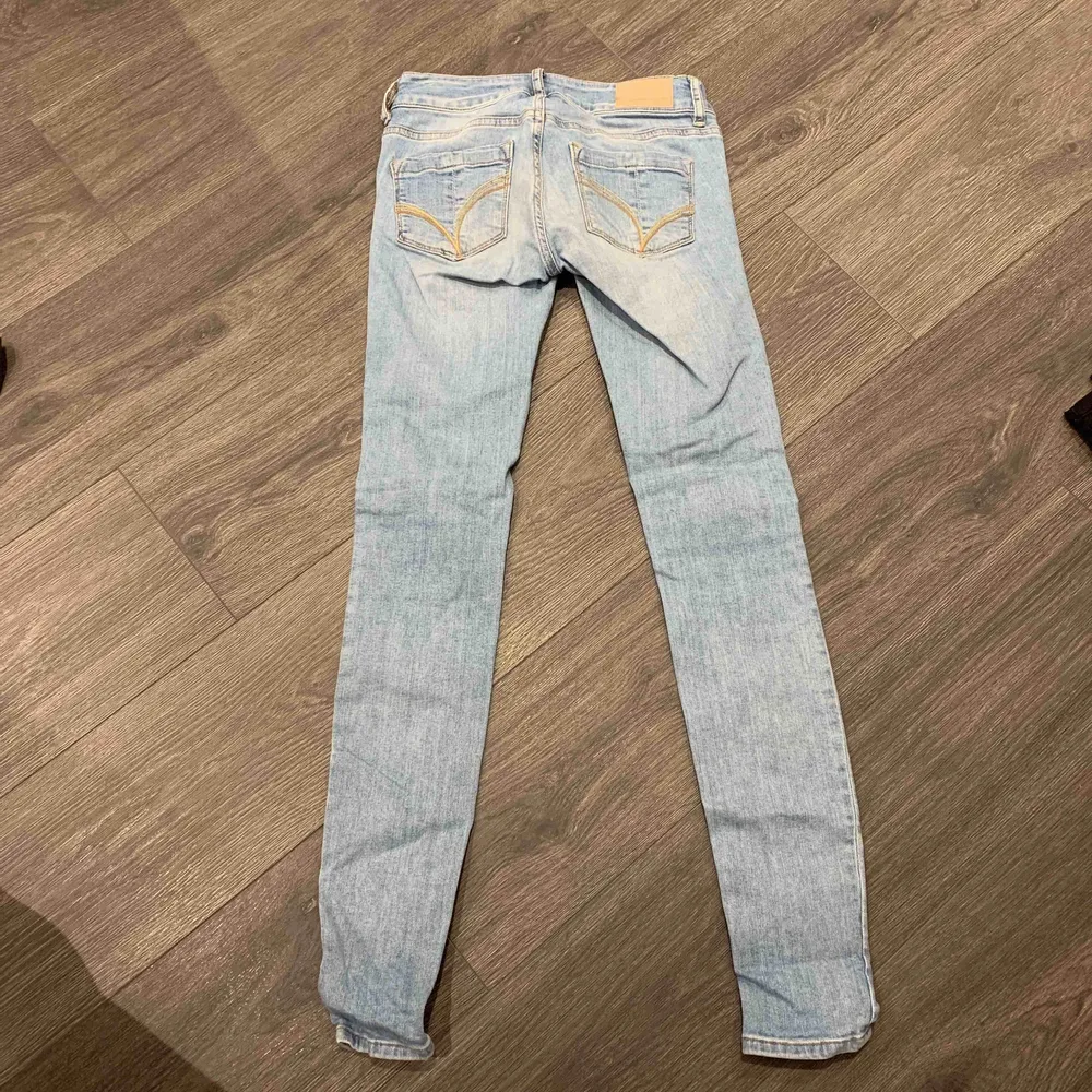 Ljusblåa jeans. 30kr+ frakt. Jeans & Byxor.