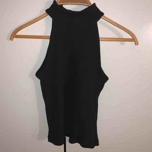  - Tröjan är från NA-KD. Det är en crop top. Aldrig använt. +frakt