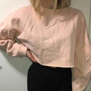  - Ljusrosa tröja från zara i storlek S, knappt använd!