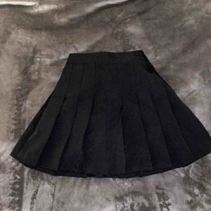  - Precis som ny då jag aldrig har använt den. Är i storlek S men passar bra även om man har XS