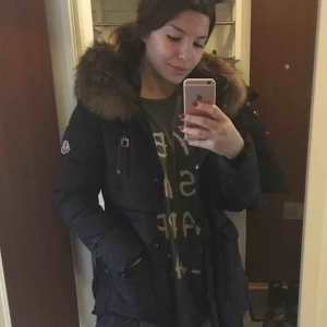  - Vinterjacka med päls, använd lite förra vintern men inga slitningar. Varm och fodrad! 