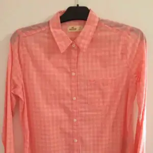 Rosa skjorta 